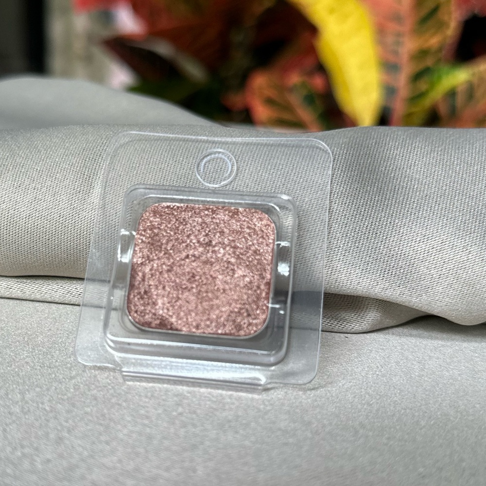 Seint shimmer eyeshadow in You Complete Me